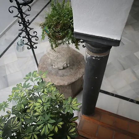 Wake Up In & Restaurant Lounge ホステル *