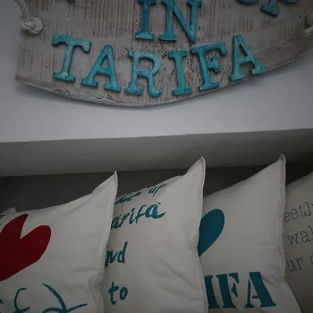 Wake Up In & Restaurant Lounge Vandrarhem *