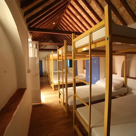 ホステル Wake Up In & Restaurant Lounge *