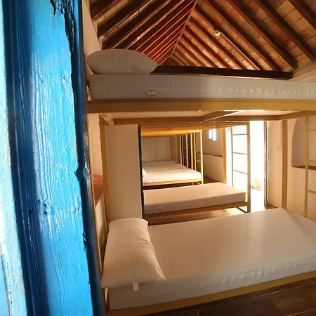 Wake Up In & Restaurant Lounge ホステル タリファ