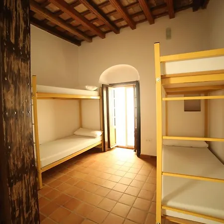 Wake Up In & Restaurant Lounge Hostel Tarifa