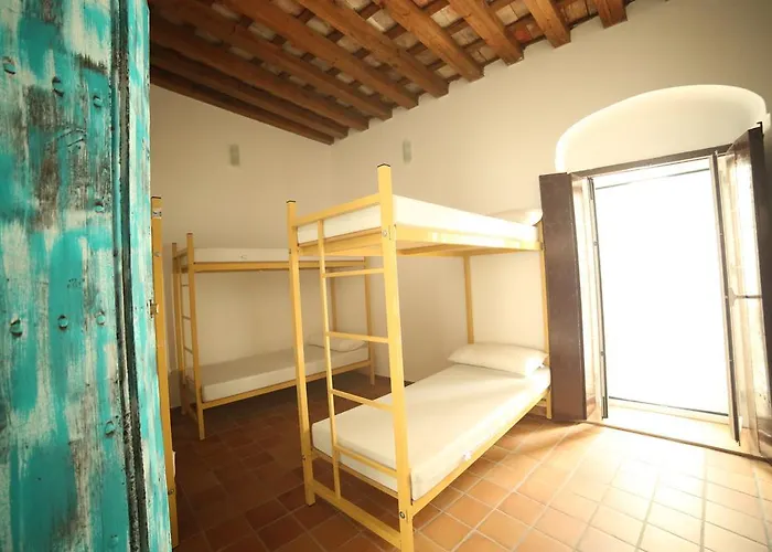 Albergue Wake Up In & Restaurant Lounge Tarifa